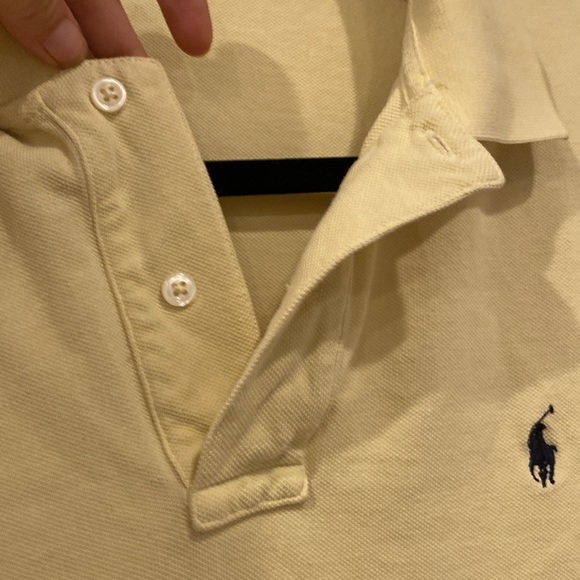 Short sleeve yellow polo by Rob Lauren size large with a blue polo horse ￼ - Picture 6 of 7